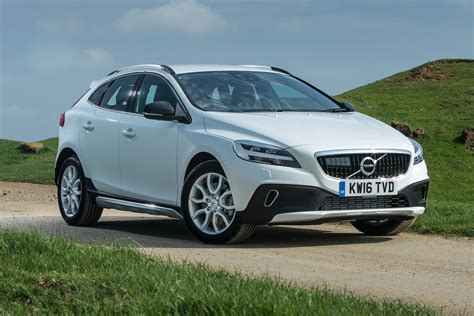 Volvo V40 Cross Country Review | heycar