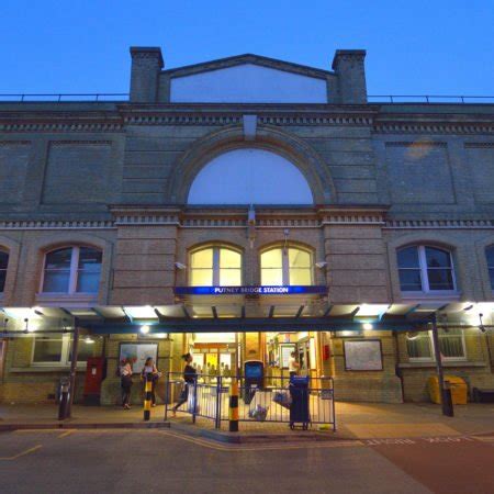 Putney Bridge Station – Mpgqs