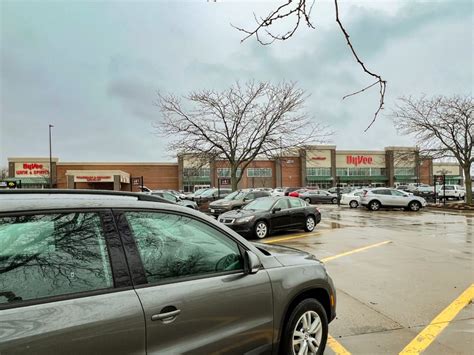 Hy-Vee armed security sparks customer safety concerns - The Daily Iowan