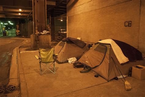 Homeless Chicago couple chooses streets over shelters - Medill Reports ...