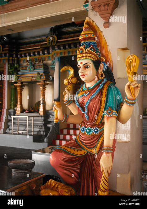 Hindu idol in Sri Mariamman Temple in Singapore Stock Photo - Alamy