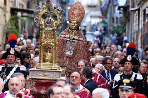 The Feast of San Gennaro in Naples: Waiting for the Miracle | ITALY ...