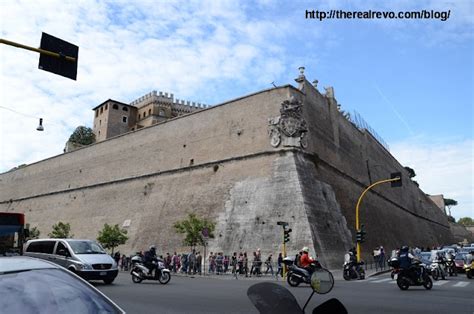 The RoanokeSlant: The Pope Behind The Walls Declares Walls Non-Christian