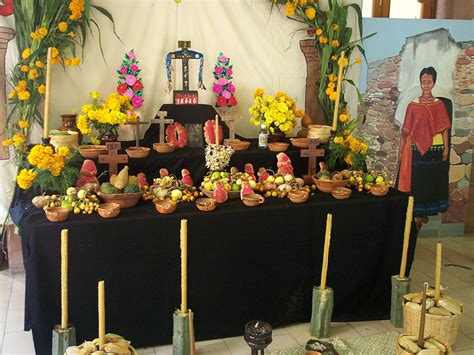 File:Mexico-Day of the Dead altar.jpg - Wikimedia Commons