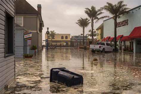 Rogue wave in Ventura injures 8, creates panic with beachgoers: Video