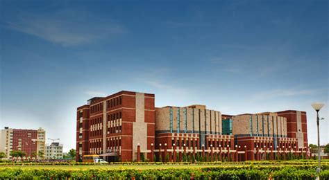 Amity University [AU], Greater Noida: Courses, Fees, Placements