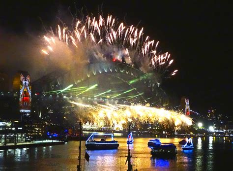 Solve Fireworks from Sydney Harbour Bridge jigsaw puzzle online with ...