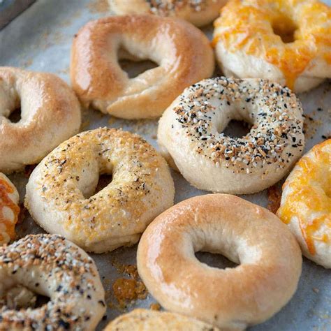 This easy homemade bagel recipe makes the most delicious soft & chewy ...