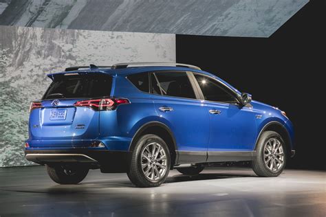 2016 Toyota Rav4 Hybrid - Autos.ca