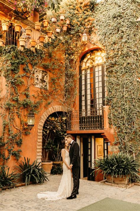 Colorful and Classy San Miguel de Allende Destination Wedding | Junebug ...