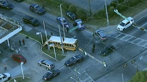 Car chase ends in school bus crash - YouTube