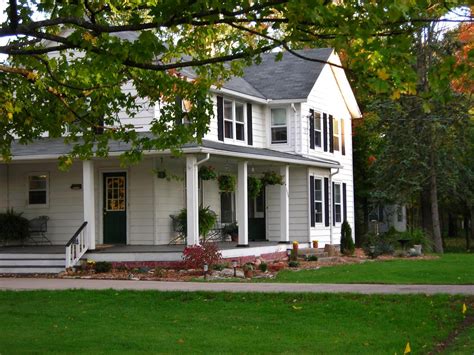 Farmhouse Architecture | HGTV