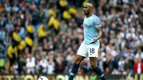 Fabian Delph Pensiun Dari Sepak Bola