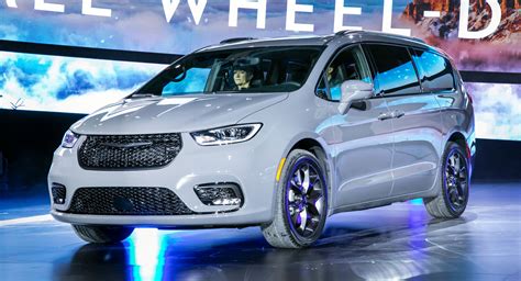 Chrysler Pacifica | Carscoops