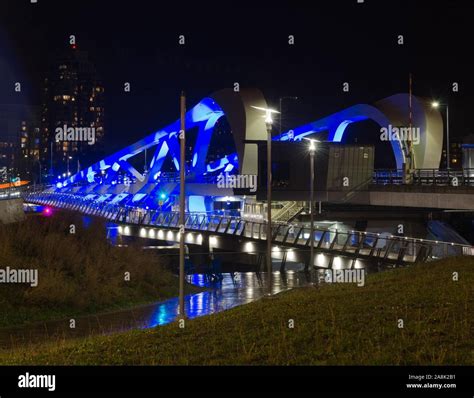 The beautiful new Johnson Street Bridge in downtown Victoria, BC ...