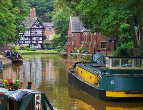 Bridgewater Canal at Worsley, Greater Manchester. Credit Poliphilo ...