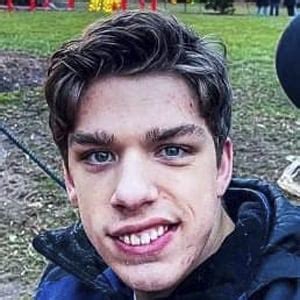 Toby Smiles - Age, Family, Bio | Famous Birthdays