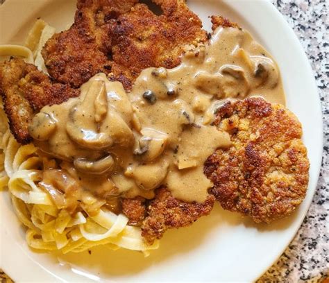 Pork Schnitzel With Mushroom Sauce | Kalofagas.ca