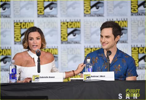 'Once Upon a Time' Cast Debuts Season 7 Trailer at Comic Con - Watch ...