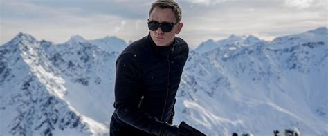 Spectre movie review & film summary (2015) | Roger Ebert