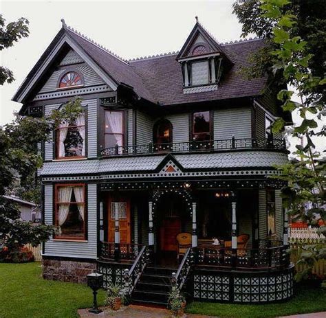 Tiny House Victorian Style : Victorian Tiny House For The Survivalist ...