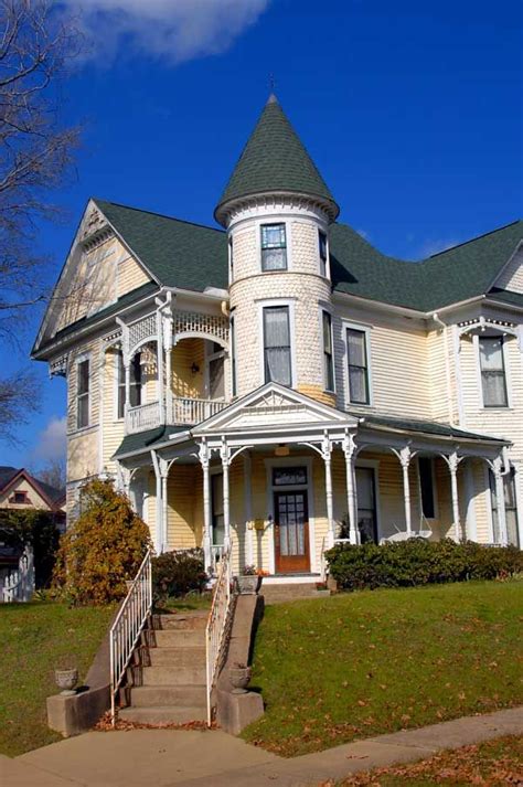 25 Victorian Exterior Design Ideas - Decoration Love | Victorian homes ...