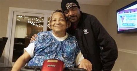 Rapper Snoop Dogg Mourns the Loss of His Mother, Beverly Tate – Greater ...