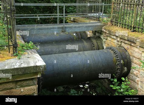 Elan valley aqueduct hi-res stock photography and images - Alamy