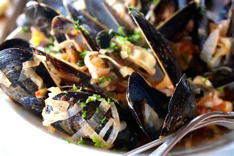 Steamed Mussels Recipe - Weekend at the Cottage