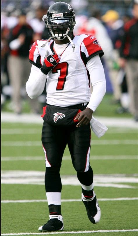 MICHAEL VICK #michaelvick #vick #v7 #nfl #falcons | Michael vick, Nfl ...