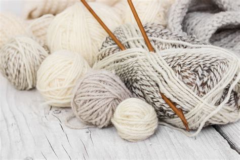 Beginner's Guide to Choosing the Right Knitting Yarn and Needles ...