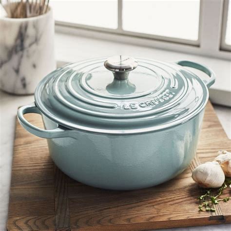 LE CREUSET - Signature Round Dutch Oven Sea Salt (7,25 qt) H18 x L37 x ...