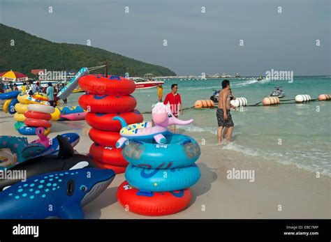 Beach at Coral Island, Pattaya, Thailand Stock Photo - Alamy