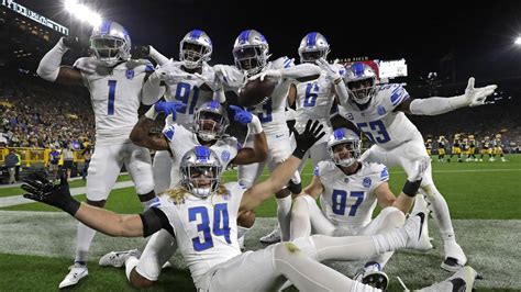 Detroit Lions dominate early, come through late in 34-20 win at Packers