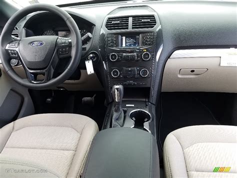 2019 Ford Explorer FWD Dashboard Photos | GTCarLot.com