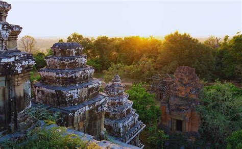 Phnom Bakheng Temple: Sunset Magic Atop Angkor's Ancient Marvel