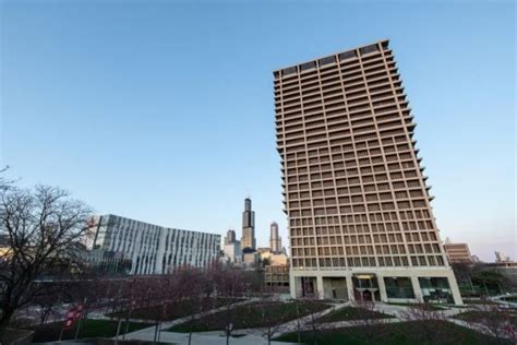 UIC Continues To Climb In US News & World Report Rankings | Business ...