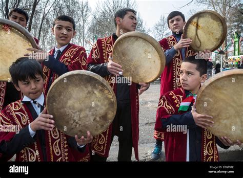 Uzbek folk instruments hi-res stock photography and images - Alamy