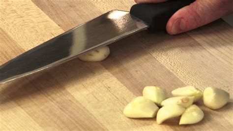 Cooking School: How To Mince Garlic... Fast - YouTube