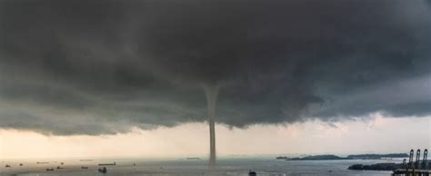 What is a Waterspout? - American Oceans