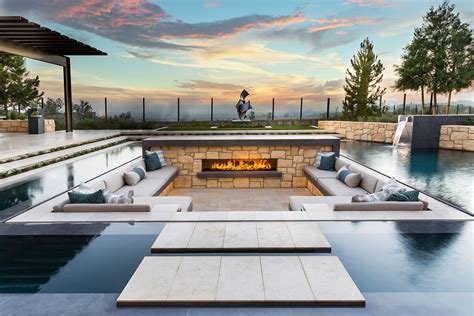 Orange County Rim Flow Pool with Sunken Seating Area | Yorba Linda