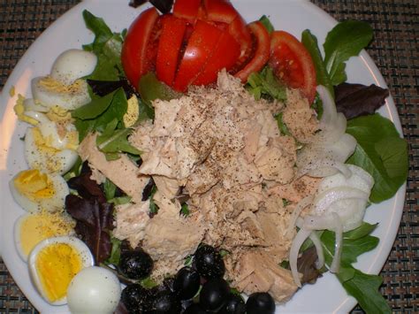 Paleo Licking Good!: (Canned) Tuna Nicoise Salad