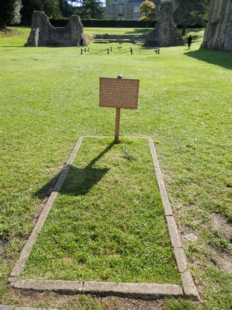 King Arthur's tomb in Glastonbury Abbey (UK) / La tumba del rey Arturo ...