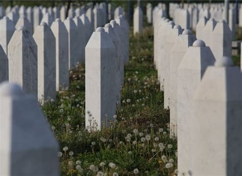 Srebrenica Mass Graves / Srebrenica Massacre: Anniversary of 1995 ...