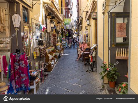 Sorrento Italië Juni 2017 Winkelen Smalle Straatjes Van Sorrento Buurt ...