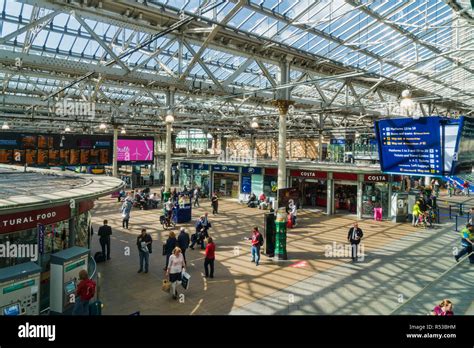 Edinburgh, Waverley station, Scotland, UK Stock Photo - Alamy