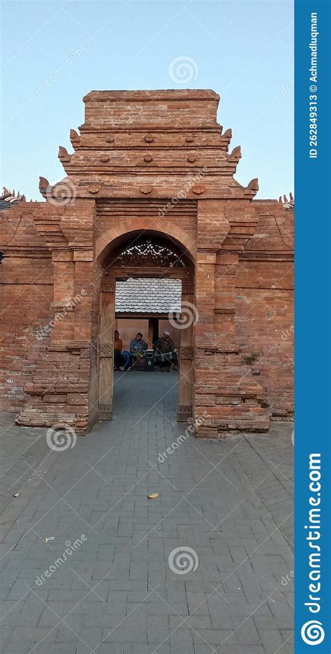 The Gate of Sunan Kudus editorial stock photo. Image of ruins - 262849313