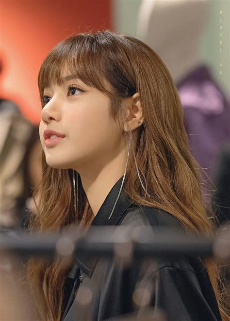 BLACKPINK Lisa at NONAGON Fanmeeting | Cortes de cabelo, Lisa black ...