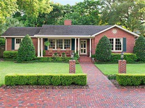 Landscaping Ideas For Brick Ranch Style Homes - naniewandy