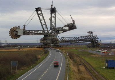 Big Digger Woe, world’s largest land vehicle! via images.forbes.com ...